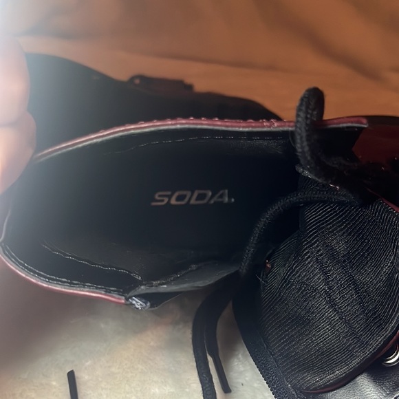 Soda Women's Combat Lace Up Faux Leather Ankle Boots Maroon Sz 7 1/2 - Picture 4 of 7